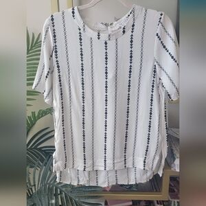 Versona - Black and White Tribal Print Women's Top - Size Medium